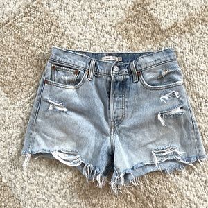 Levi’s distressed light wash Wedgie Short